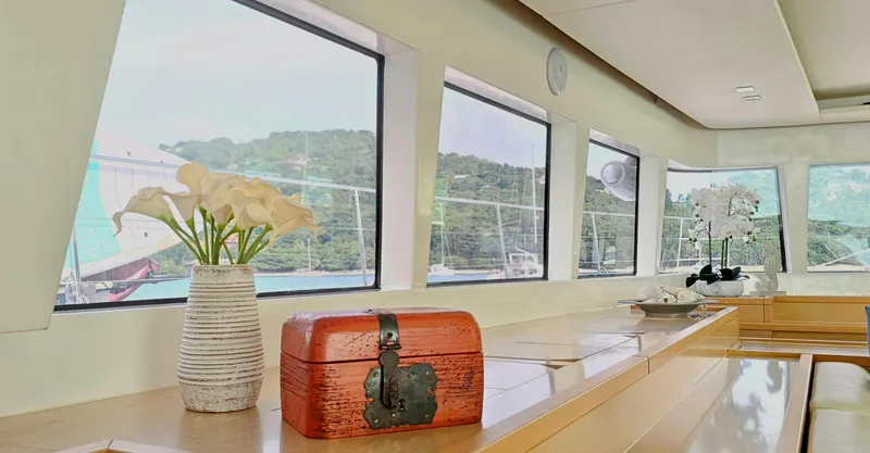 Slide: The Image of Lagoon 620 2013 - 26