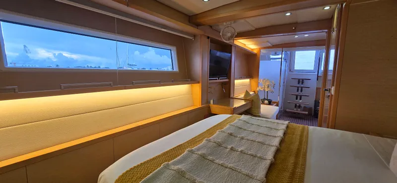 Slide: The Image of Lagoon 620 2013 - 33