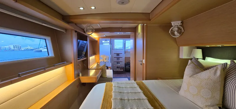 Slide: The Image of Lagoon 620 2013 - 35