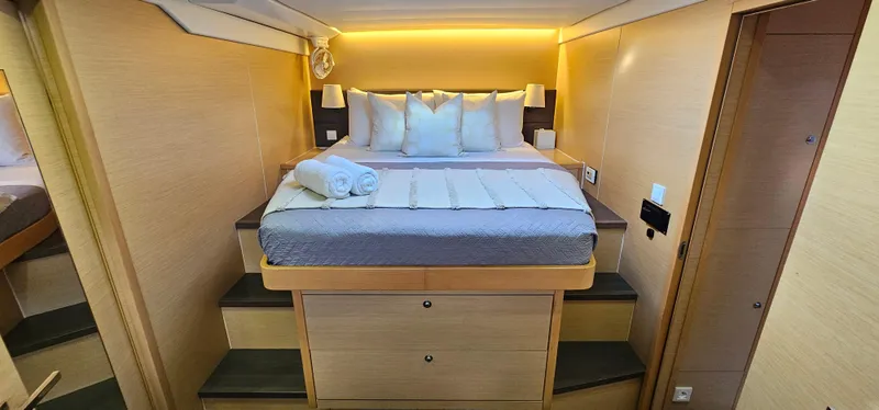 Slide: The Image of Lagoon 620 2013 - 39