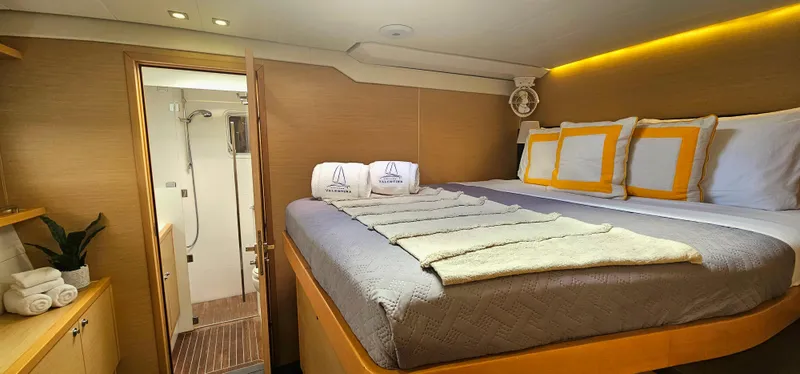 Slide: The Image of Lagoon 620 2013 - 43