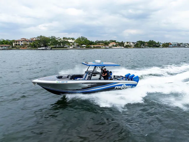 Slide: The Image of Fountain 34 Center Console 2023 - 60