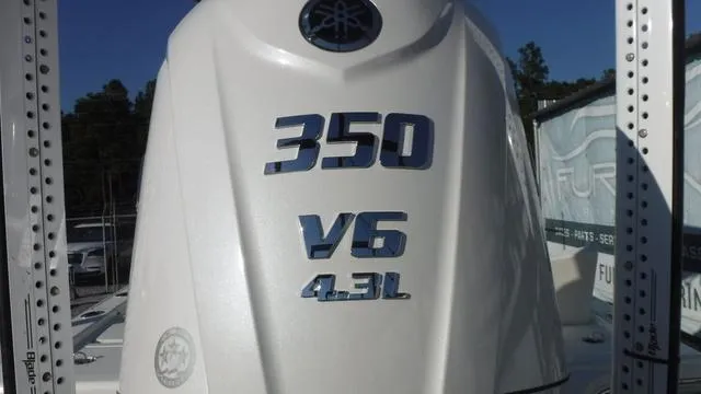 Slide: The Image of Pathfinder 2500 Hybrid 2025 boat engine, 350 V6 4.3L, close-up view. - 33