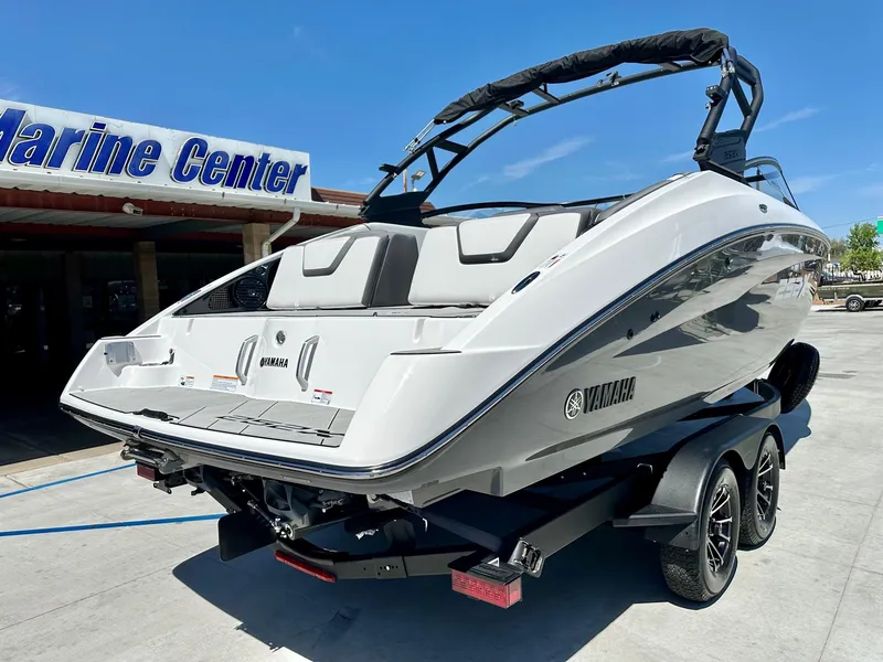 Slide: The Image of Yamaha 252XE 2025 - 10