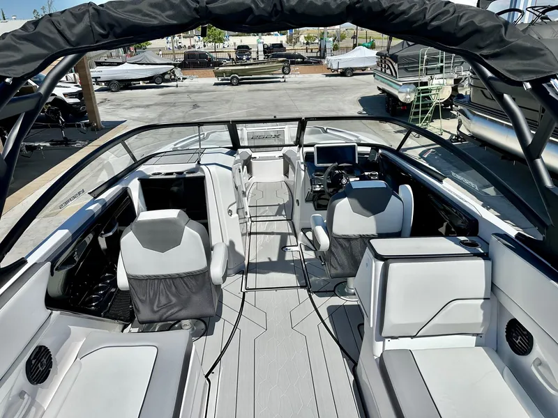 Slide: The Image of Yamaha 252XE 2025 - 3