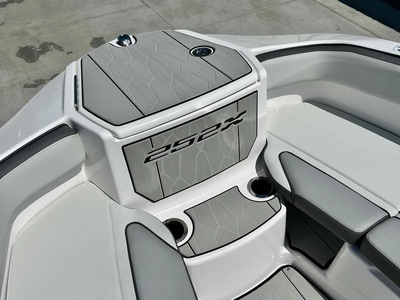 Slide: The Image of Yamaha 252XE 2025 - 6