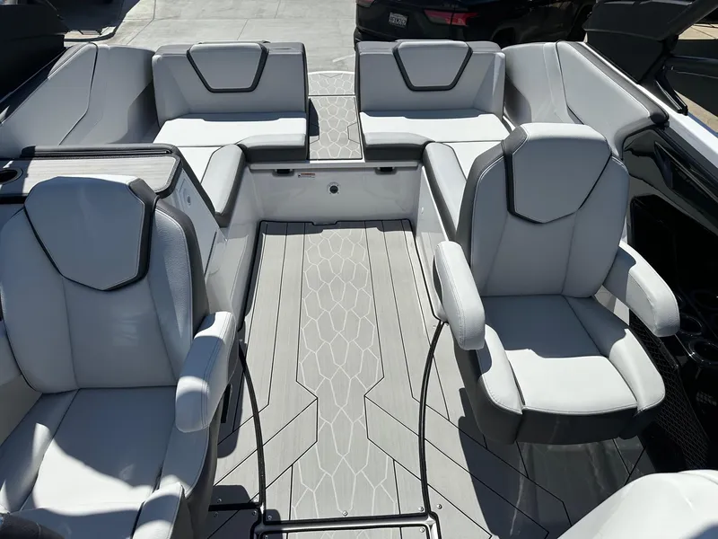 Slide: The Image of Yamaha 252XE 2025 - 7