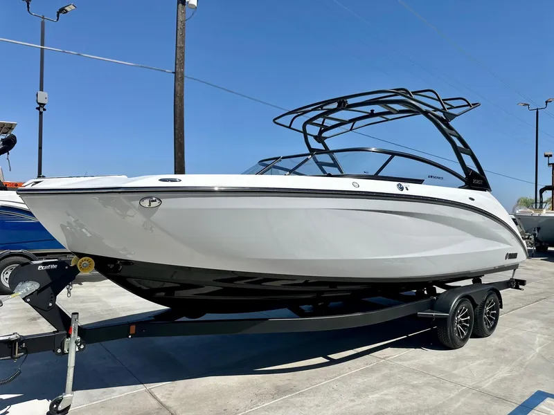 Slide: The Image of Yamaha 252SE w/ Twin 1.8L 2025 - 11