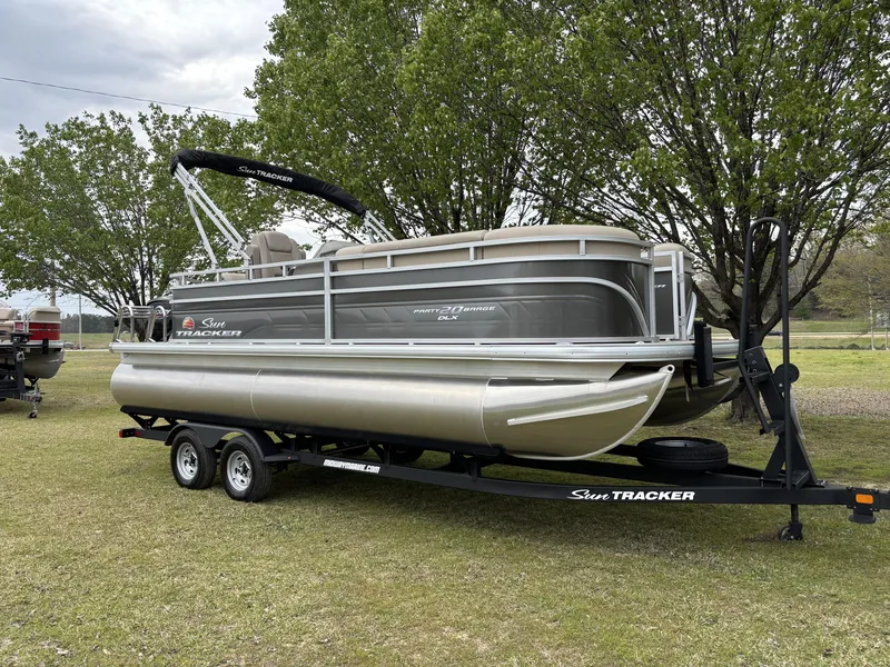 Slide: The Image of Sun Tracker Party Barge 20 DLX 2025 - 11