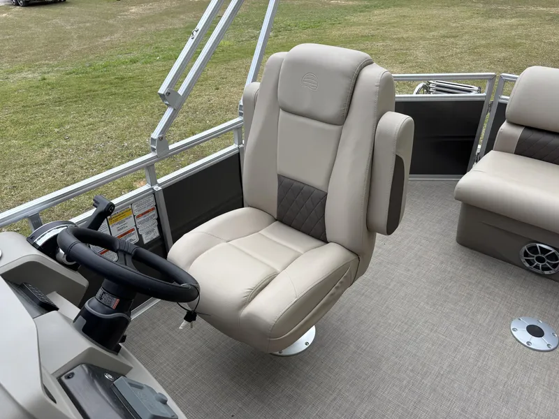 Slide: The Image of Sun Tracker Party Barge 20 DLX 2025 - 5