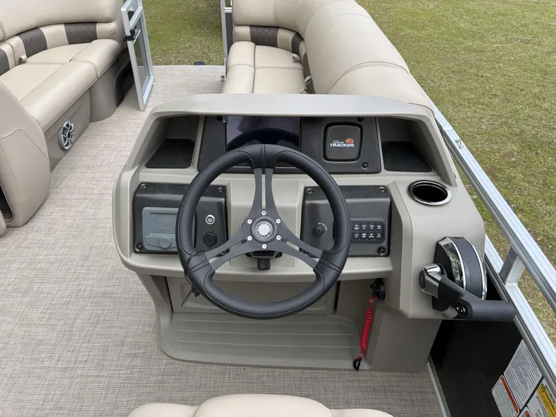 Slide: The Image of Sun Tracker Party Barge 20 DLX 2025 - 6