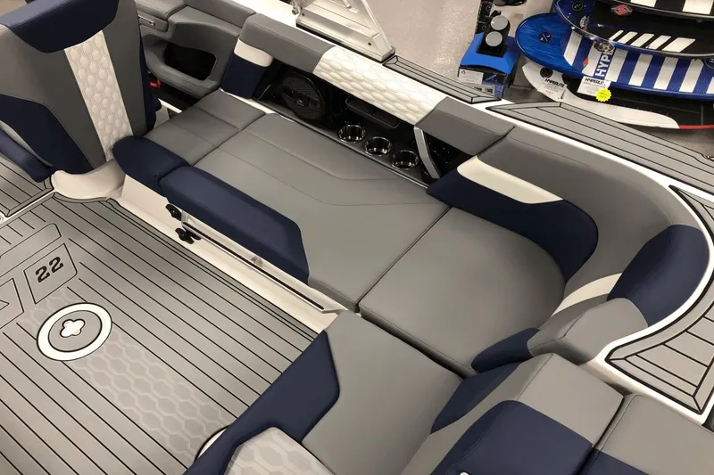 Slide: The Image of MasterCraft XT22 2025 - 15