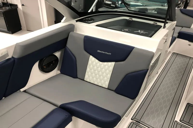 Slide: The Image of MasterCraft XT22 2025 - 18