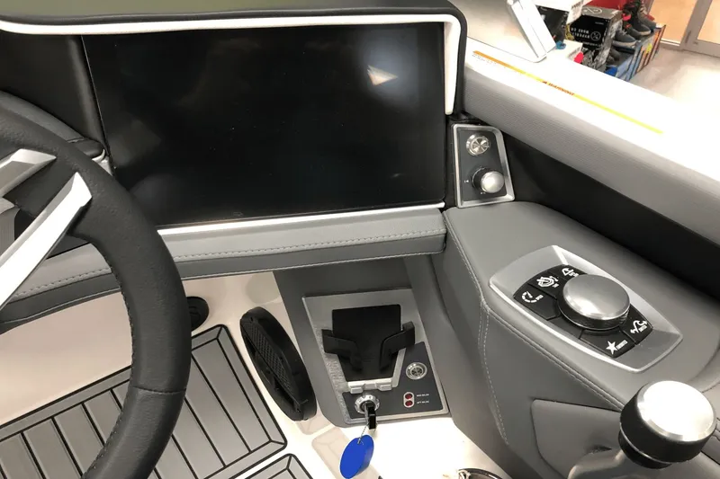 Slide: The Image of MasterCraft XT22 2025 - 21