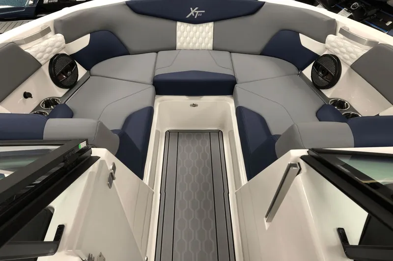 Slide: The Image of MasterCraft XT22 2025 - 23