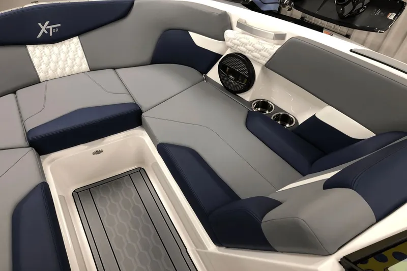 Slide: The Image of MasterCraft XT22 2025 - 25