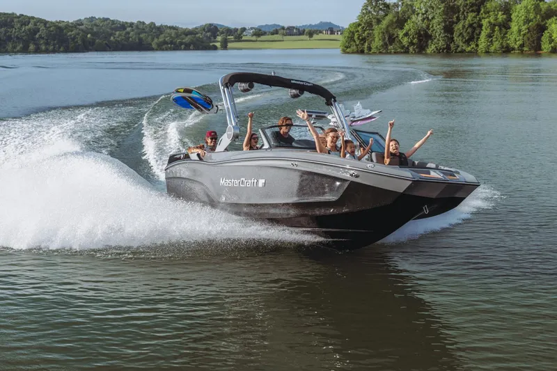 Slide: The Image of MasterCraft XT22 2025 - 33