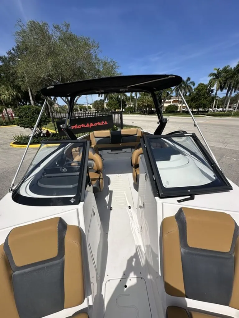 Slide: The Image of Scarab 255 G 2019 - 11