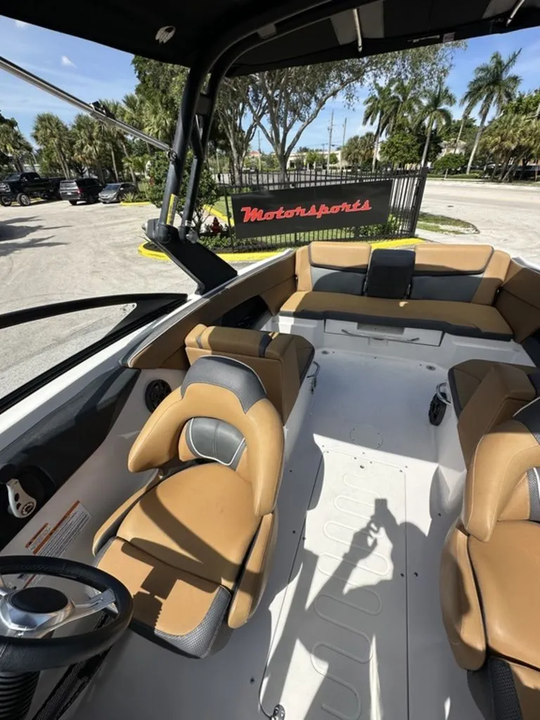 Slide: The Image of Scarab 255 G 2019 - 12