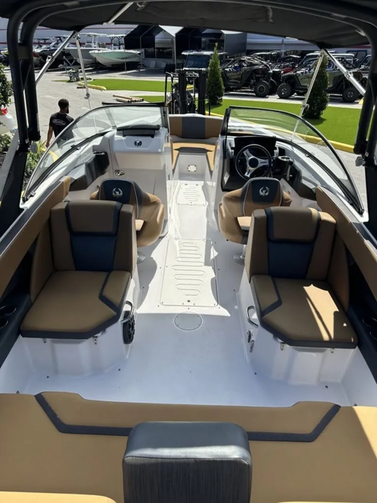 Slide: The Image of Scarab 255 G 2019 - 6