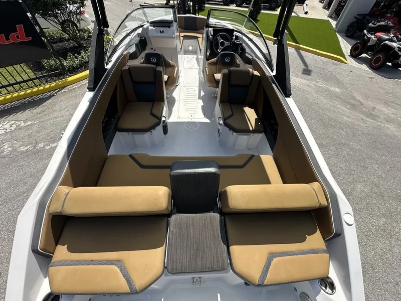 Slide: The Image of Scarab 255 G 2019 - 7