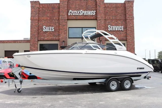 The Image of Yamaha 252S-WHITE-GALVANIZED 2025 - 1