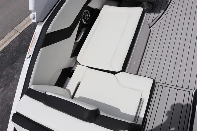 Slide: The Image of Yamaha 252S-WHITE-GALVANIZED 2025 - 13