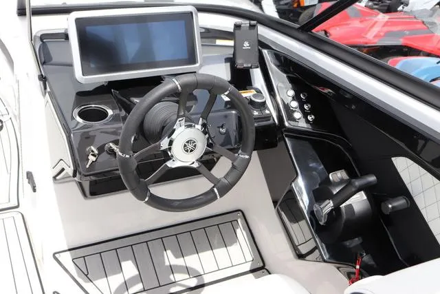 Slide: The Image of Yamaha 252S-WHITE-GALVANIZED 2025 - 15