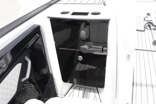 Slide: The Image of Yamaha 252S-WHITE-GALVANIZED 2025 - 16