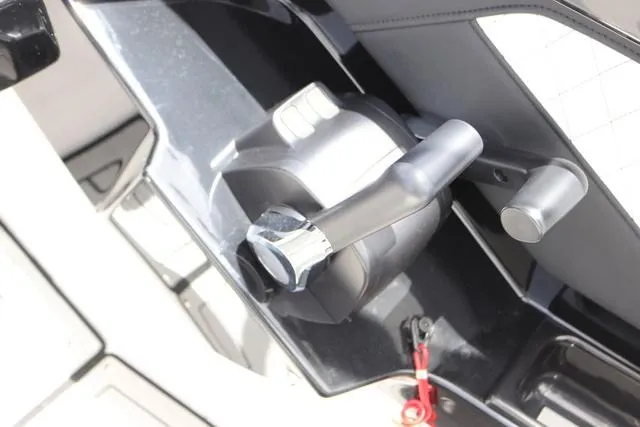 Slide: The Image of Yamaha 252S-WHITE-GALVANIZED 2025 - 17