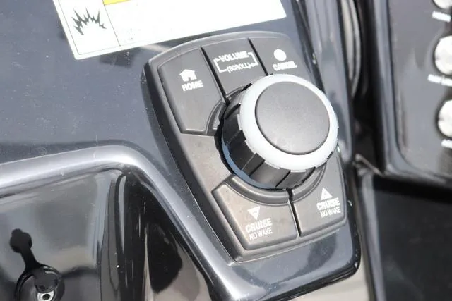 Slide: The Image of Yamaha 252S-WHITE-GALVANIZED 2025 - 19