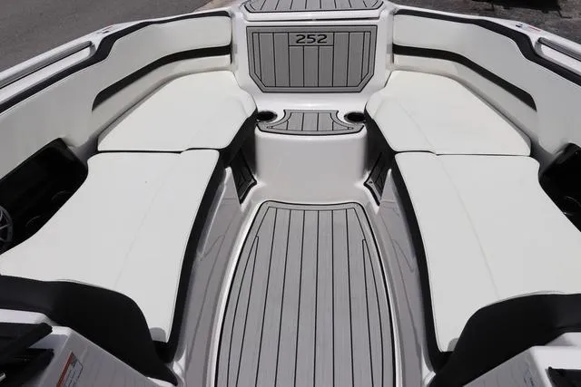 Slide: The Image of Yamaha 252S-WHITE-GALVANIZED 2025 - 20