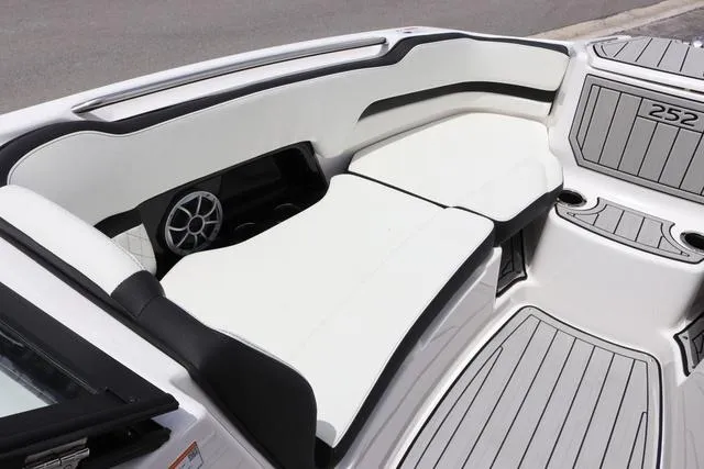 Slide: The Image of Yamaha 252S-WHITE-GALVANIZED 2025 - 22