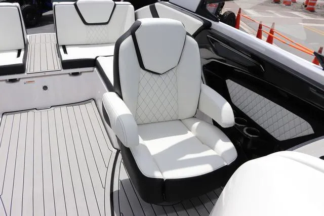 Slide: The Image of Yamaha 252S-WHITE-GALVANIZED 2025 - 24