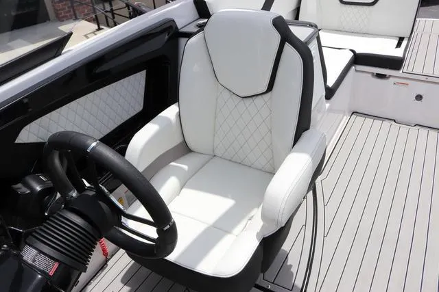 Slide: The Image of Yamaha 252S-WHITE-GALVANIZED 2025 - 25