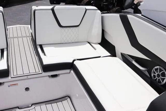 Slide: The Image of Yamaha 252S-WHITE-GALVANIZED 2025 - 27