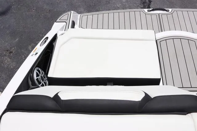 Slide: The Image of Yamaha 252S-WHITE-GALVANIZED 2025 - 31