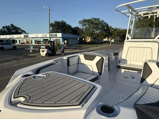 Slide: The Image of Yamaha 222 FSH Sport E 2025 - 11