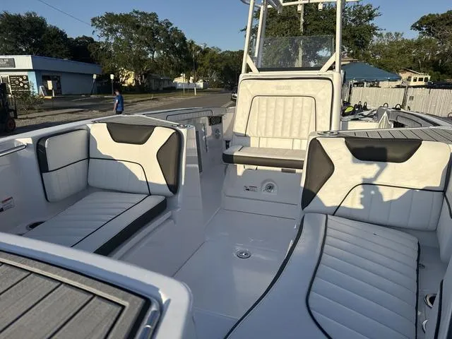 Slide: The Image of Yamaha 222 FSH Sport E 2025 - 12