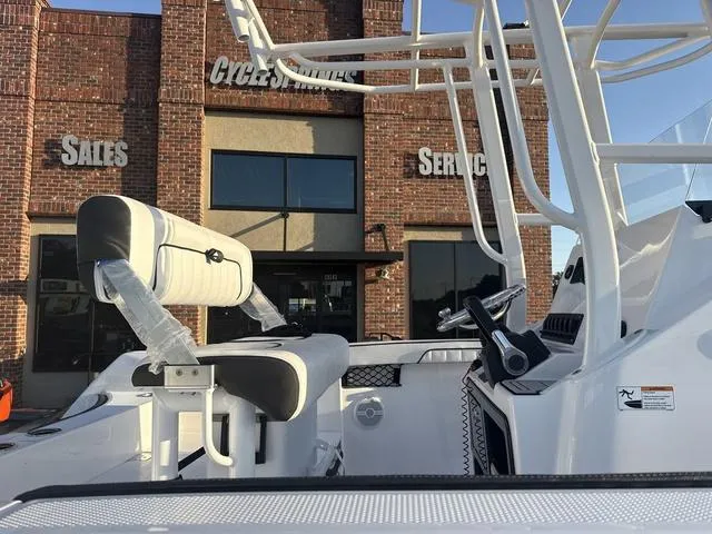 Slide: The Image of Yamaha 222 FSH Sport E 2025 - 17