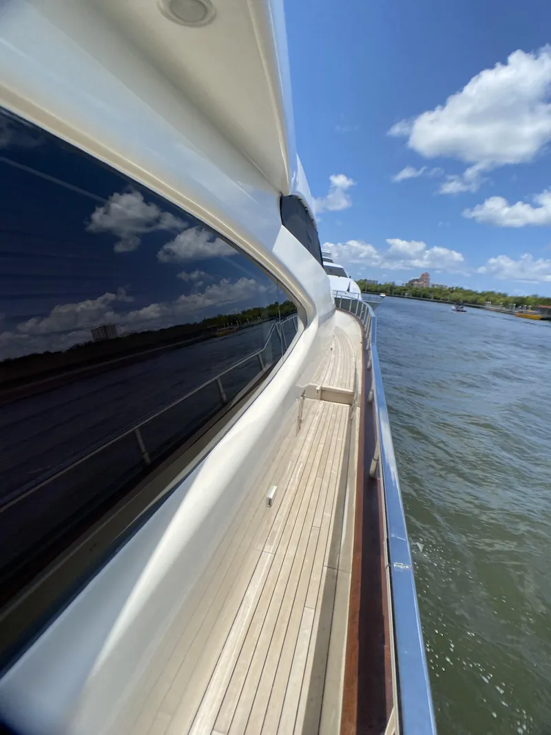 Slide: The Image of Azimut 85 Ultimate 1999 - 80