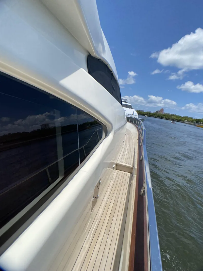 Slide: The Image of Azimut 85 Ultimate 1999 - 81