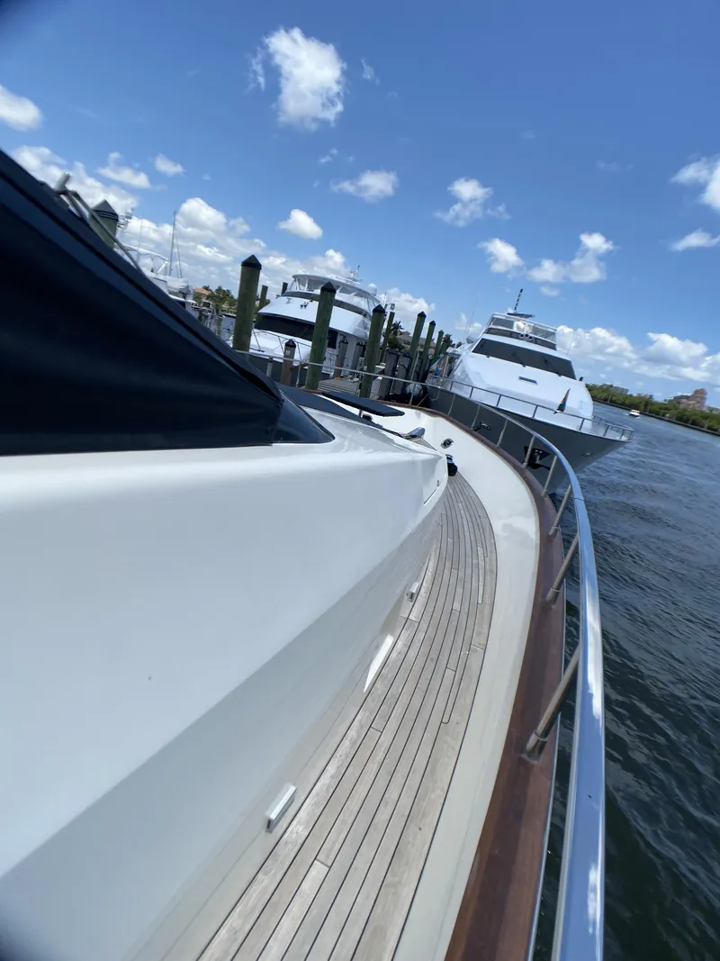 Slide: The Image of Azimut 85 Ultimate 1999 - 84