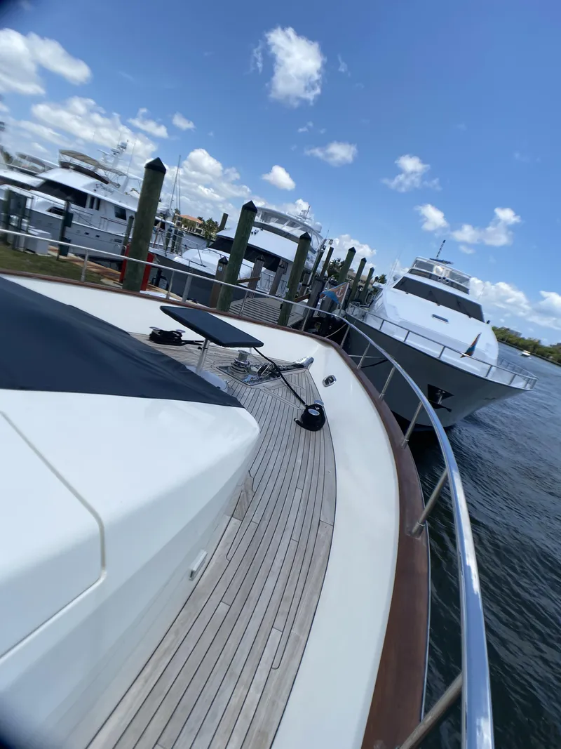 Slide: The Image of Azimut 85 Ultimate 1999 - 85