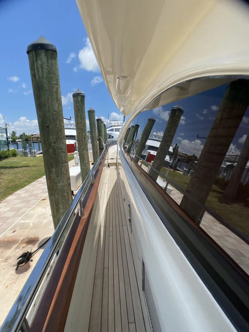 Slide: The Image of Azimut 85 Ultimate 1999 - 91