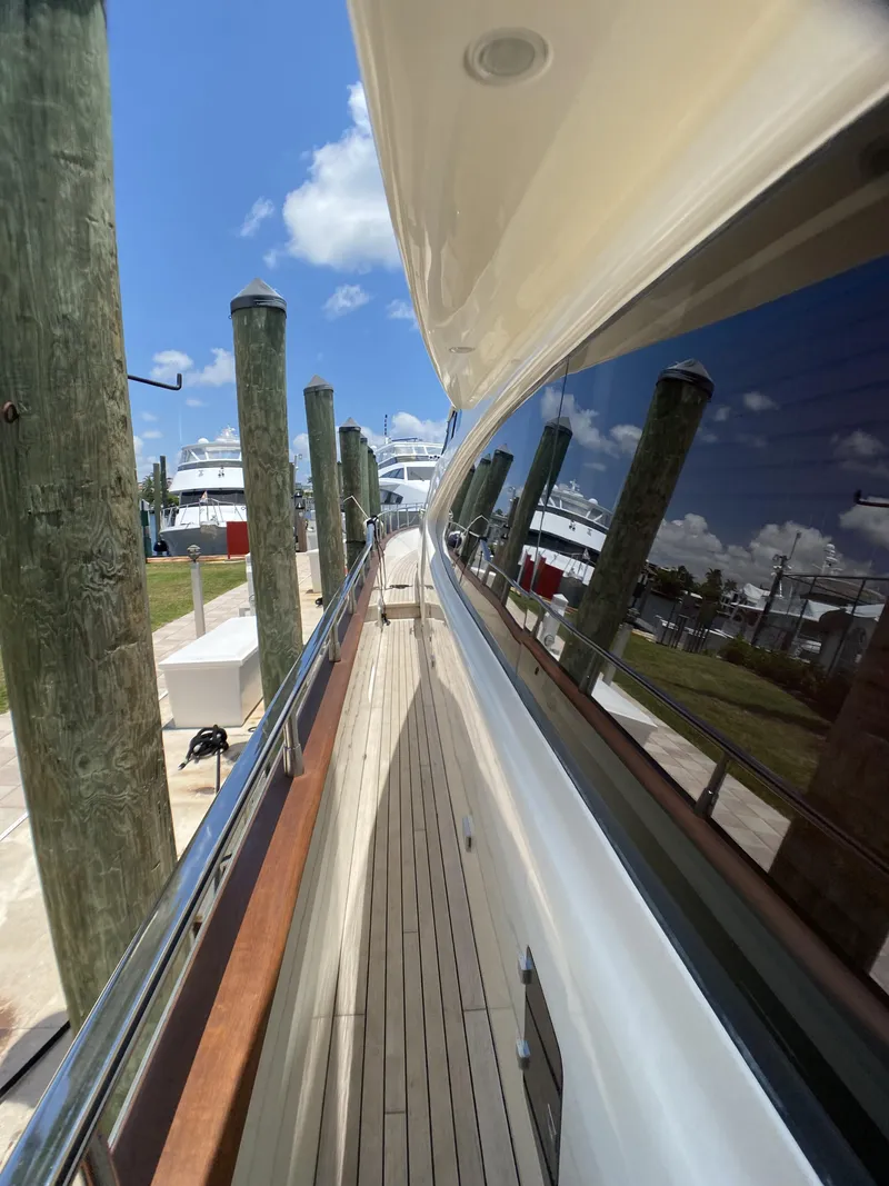 Slide: The Image of Azimut 85 Ultimate 1999 - 92