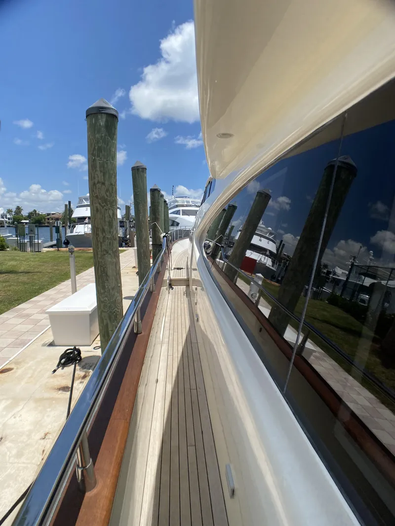 Slide: The Image of Azimut 85 Ultimate 1999 - 93