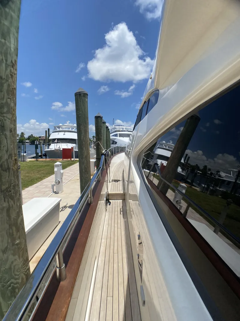 Slide: The Image of Azimut 85 Ultimate 1999 - 95
