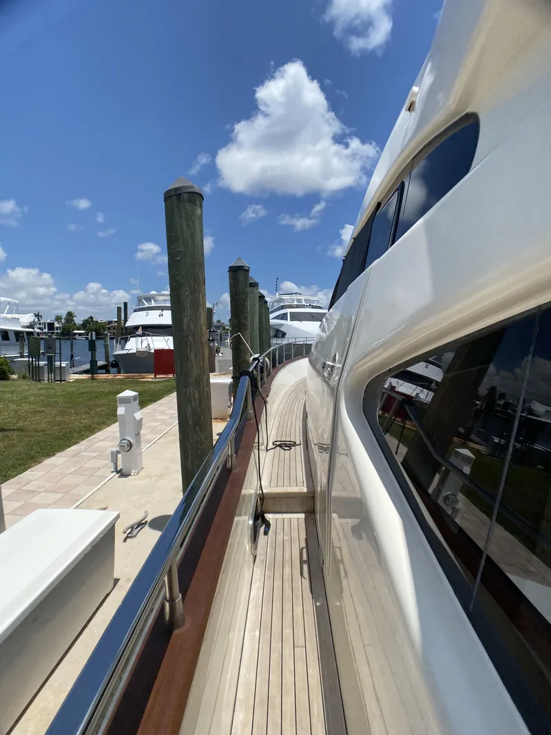 Slide: The Image of Azimut 85 Ultimate 1999 - 96