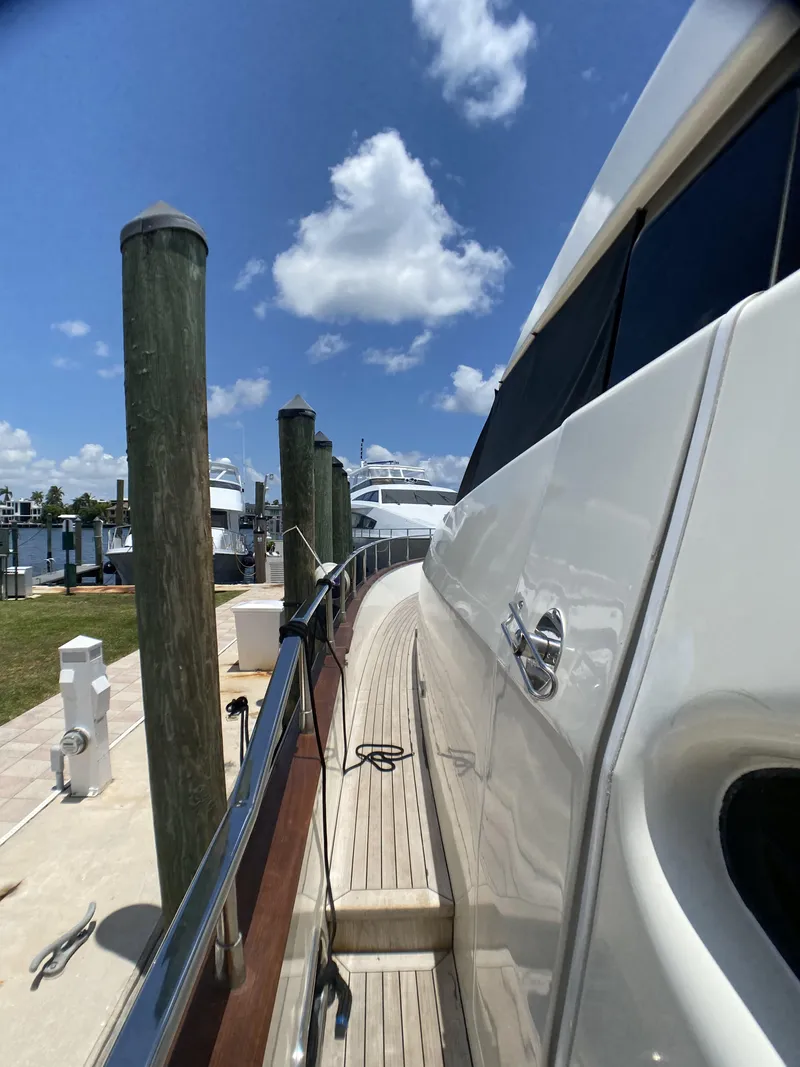 Slide: The Image of Azimut 85 Ultimate 1999 - 97